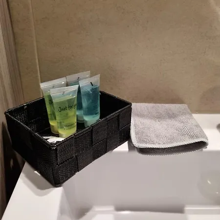 La Mesange アパート バストーニュ